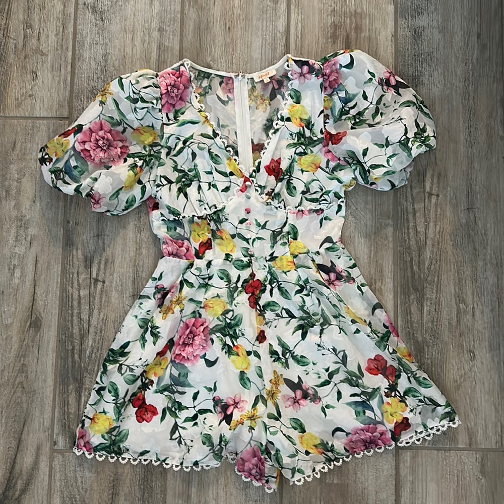 Red Dress Boutique Balloon Sleeve Floral Romper Size S